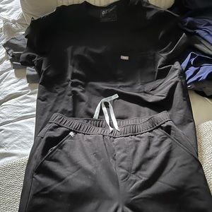 Gently worn figs mens black size medium joggers and scrub top